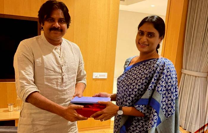 Pawan Kalyan meets YS Sharmila after her appointment as AP PCC Chief