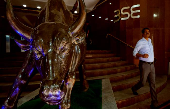 Stock Markets maintain their gains on 10th January