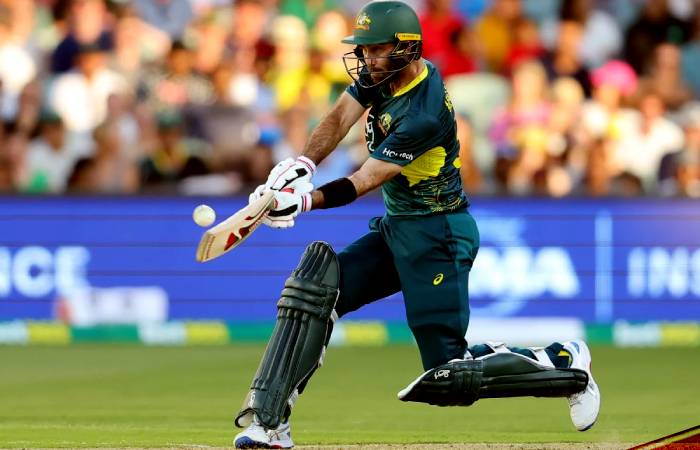 Glenn Maxwell pulls off another huge switch hit six during his 5th T20I century for Australia