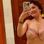 Ruhani Sharma looks million bucks in a sizzling mirror selfie