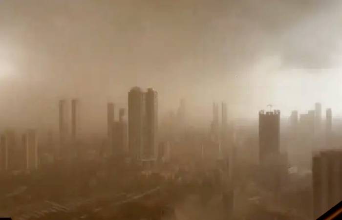 Mumbai is hit by huge dust storm and heavy rains