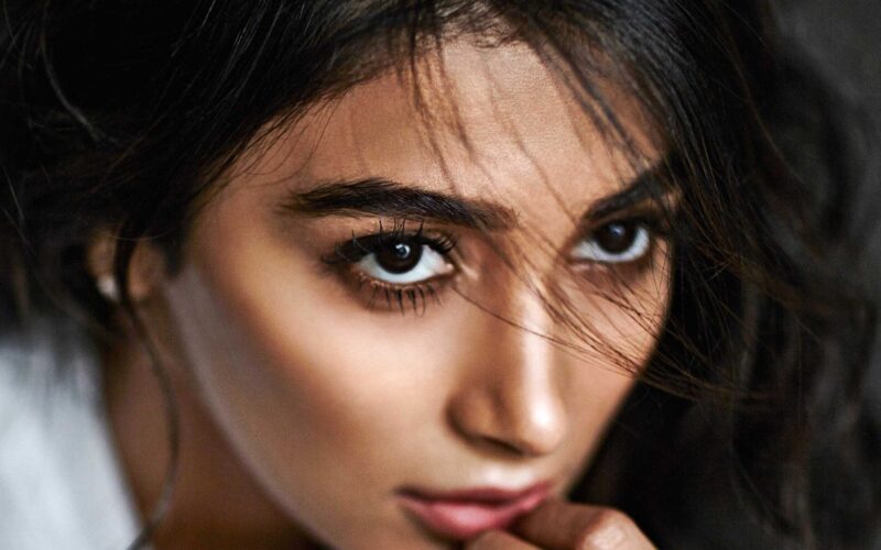Pooja Hegde shares mirror selfie after shoot