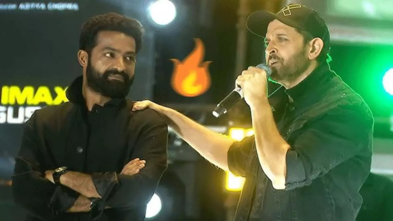 Hrithik Roshan awestruck by Jr NTR fans at War 2 event
