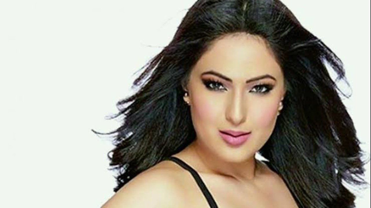 Nikesha Patel stays in limelight through social media glam