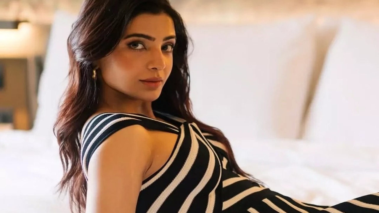 Samantha shines in simple black and white look