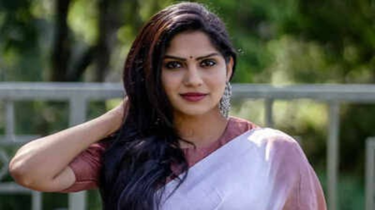 Swasika turns down mother role in Peddi