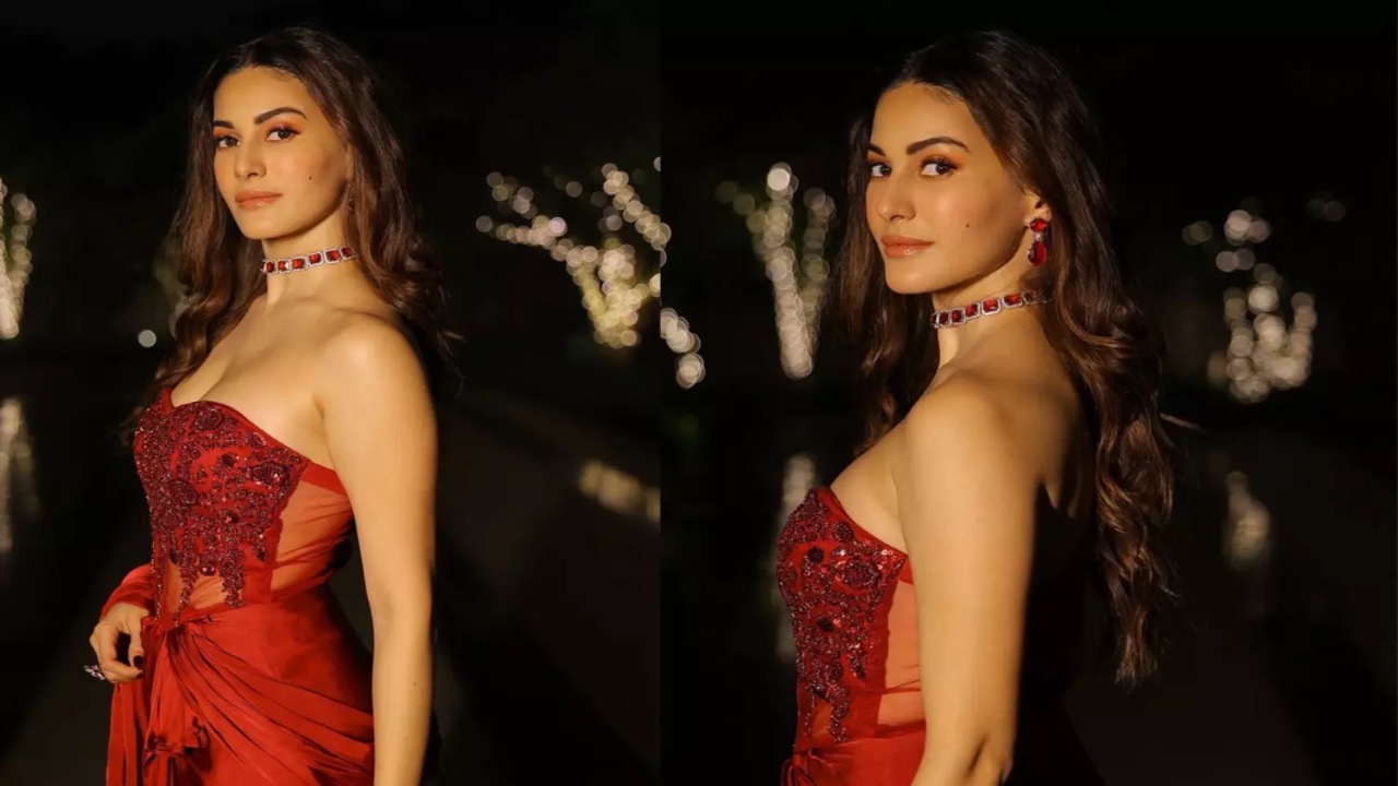 Amyra Dastur impresses fans with her latest glamorous look