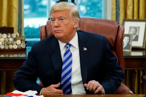 Donald Trump Warns Iran Ahead of Talks, Slams Hormuz Closure