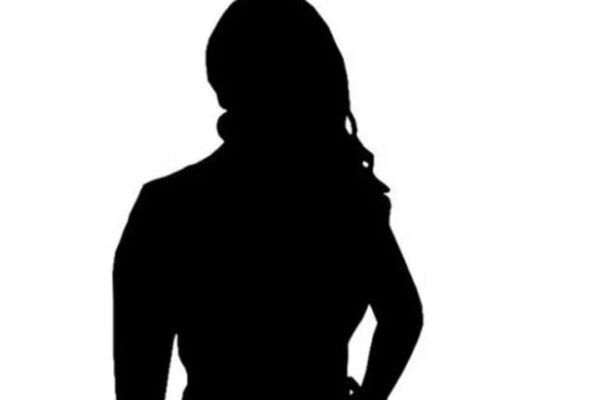 Star Heroine’s Father Shocks Organisers: ‘Skip Award, Give Money Instead’