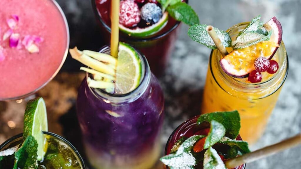 7 Easy Zero-Sugar Cocktails For Summer You Can Make At Home