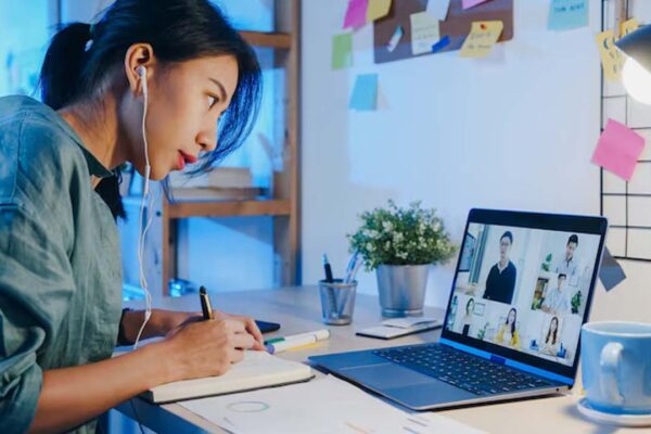 7 Short Courses to Take in Your 20s To Turn Full-Time Careers